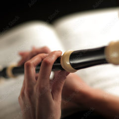 Jouer de la flute à bec