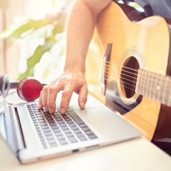 Les piste vidéos et audios
sont sur le Kiosque Média